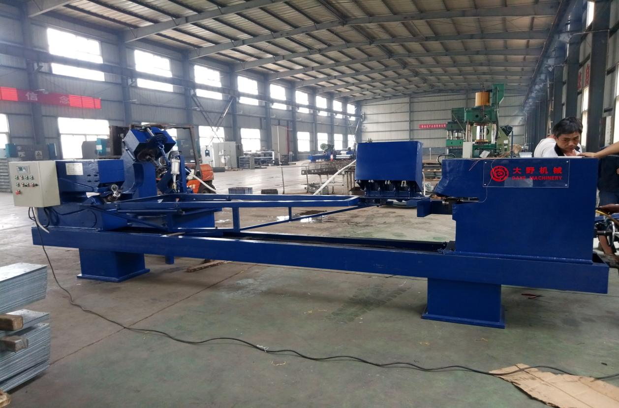 新鄉(xiāng)市大野機械制造有限公司對料塔扇形彎邊機的開發(fā)研制，升級換代的變化。